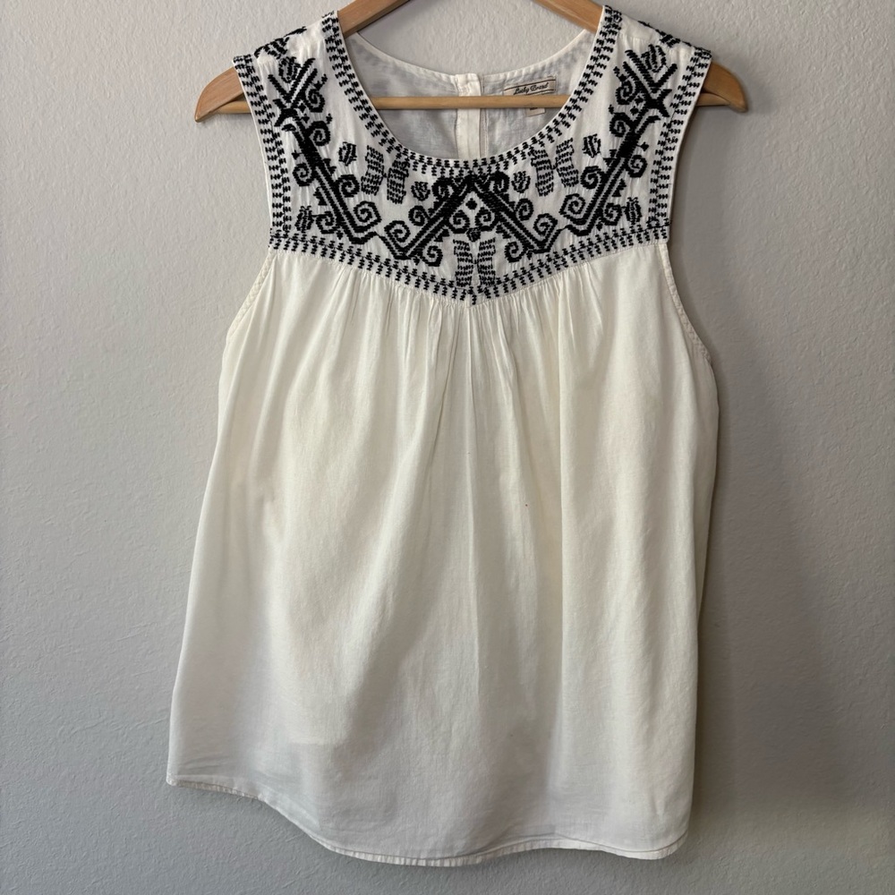 Embroidered Sleeveless White Top with Black Yoke